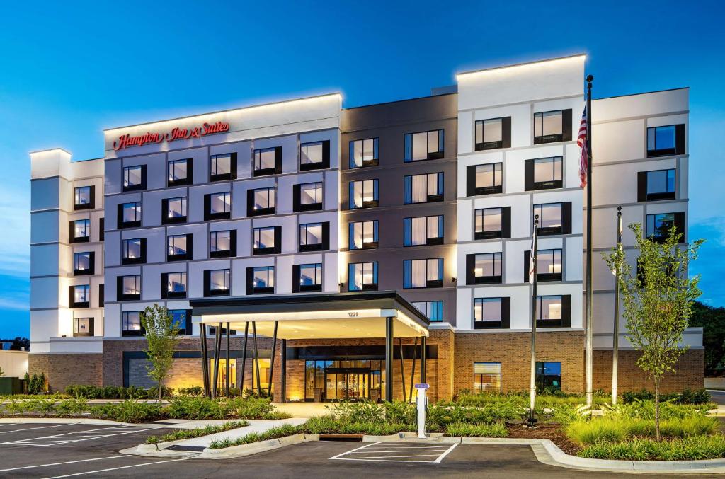 Hampton Inn & Suites Raleigh Midtown, NC photo