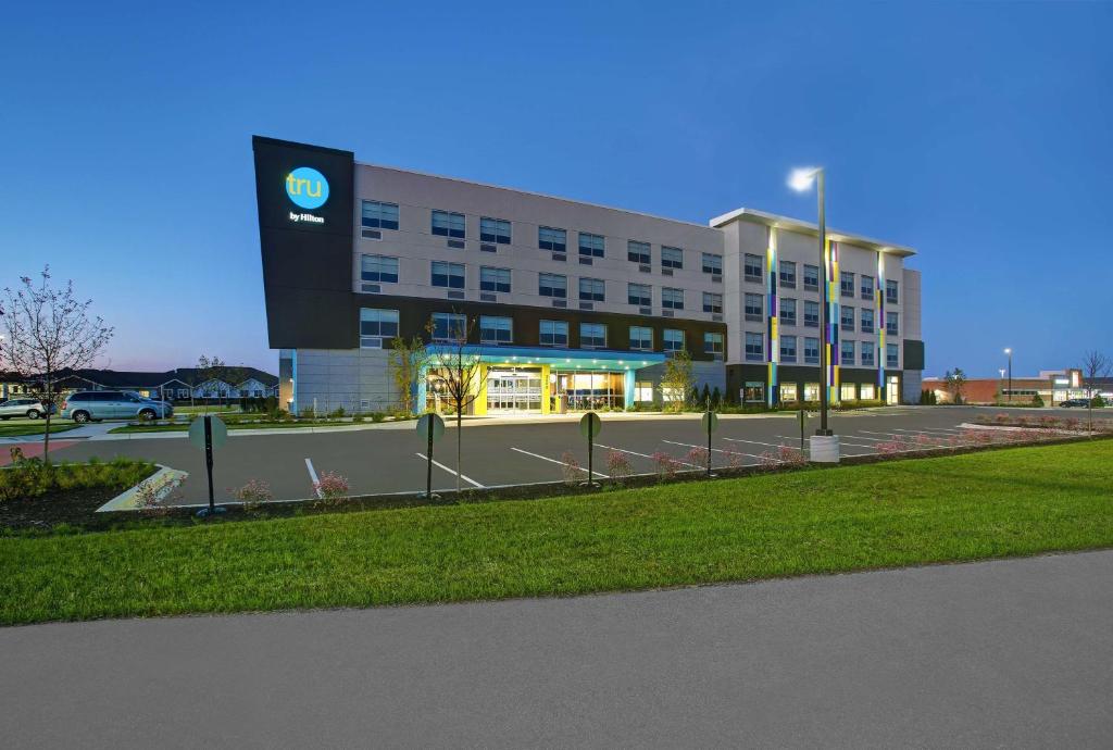 Tru by Hilton Stoughton photo