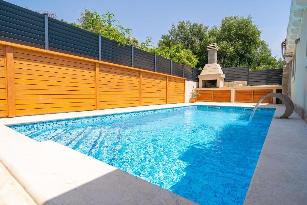 スイミングプール