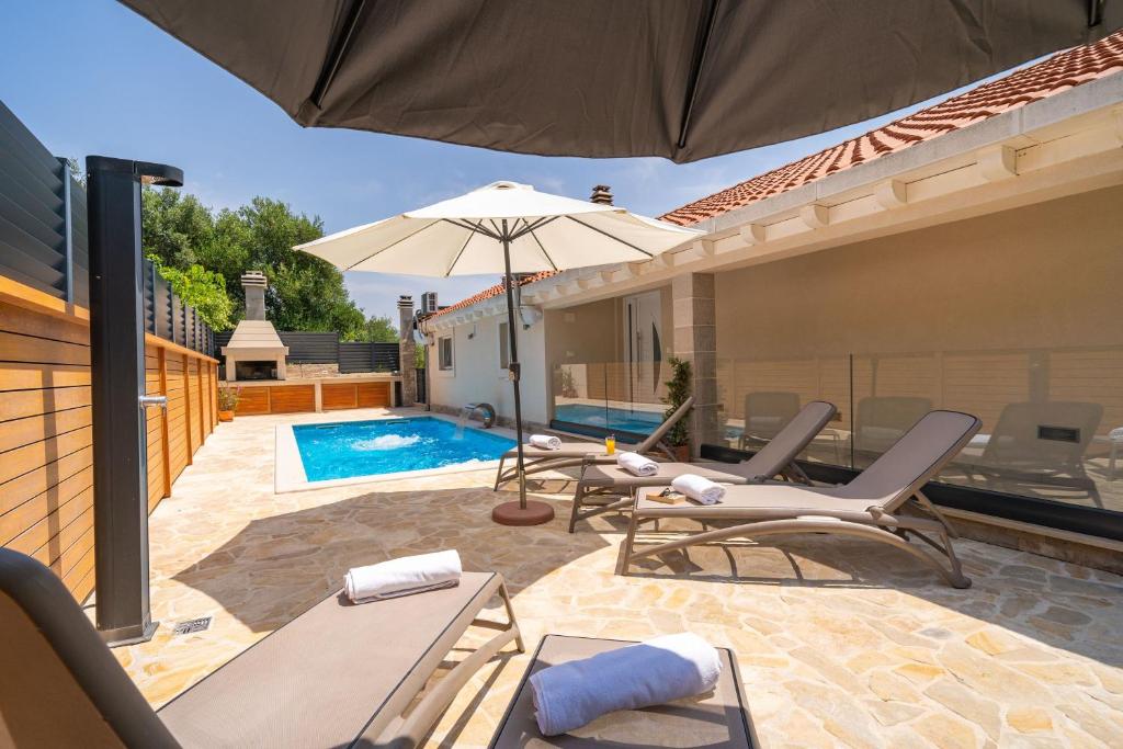 スイミングプール