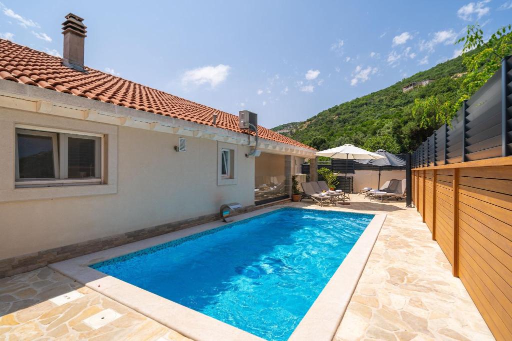 スイミングプール