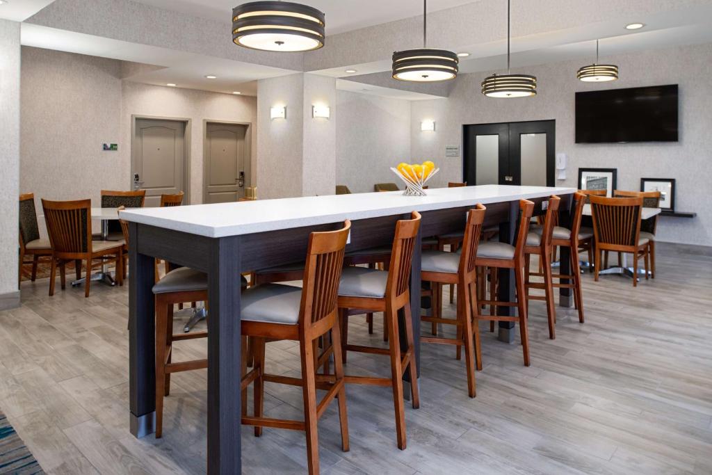 Hampton Inn by Hilton Kansas City Northeast レストラン