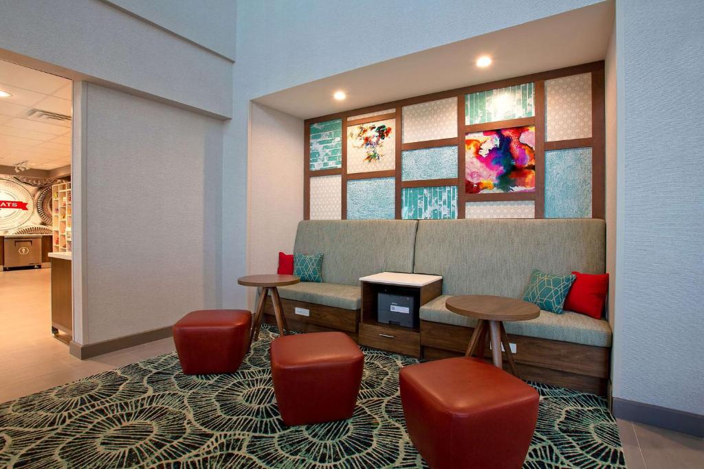 Hampton Inn & Suites Borger photo