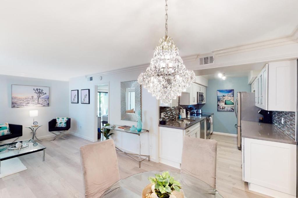 Mi Hermosa, Palm Springs