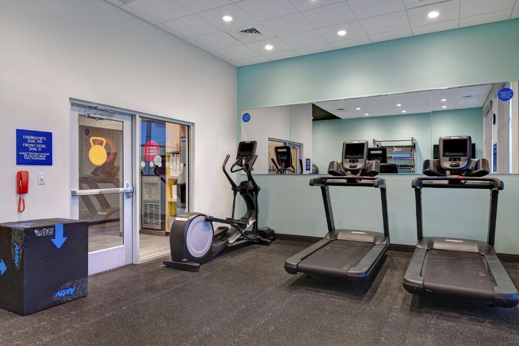 Budgetel Inn & Suites photo