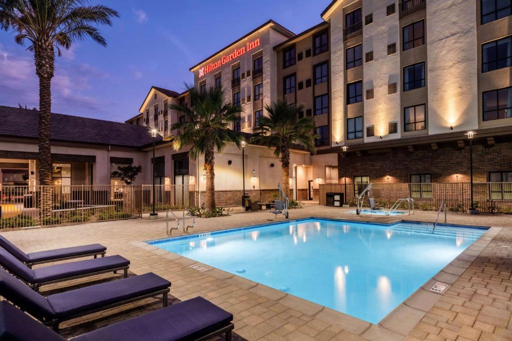 Hilton Garden Inn Pomona photo