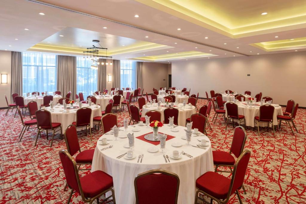 ヒルトン ガーデン イン ポモナ (Hilton Garden Inn Pomona) 会議室