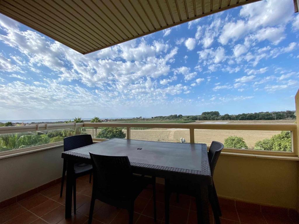 A&N Spacious Beach Apartment with Pool & Parking - 2
