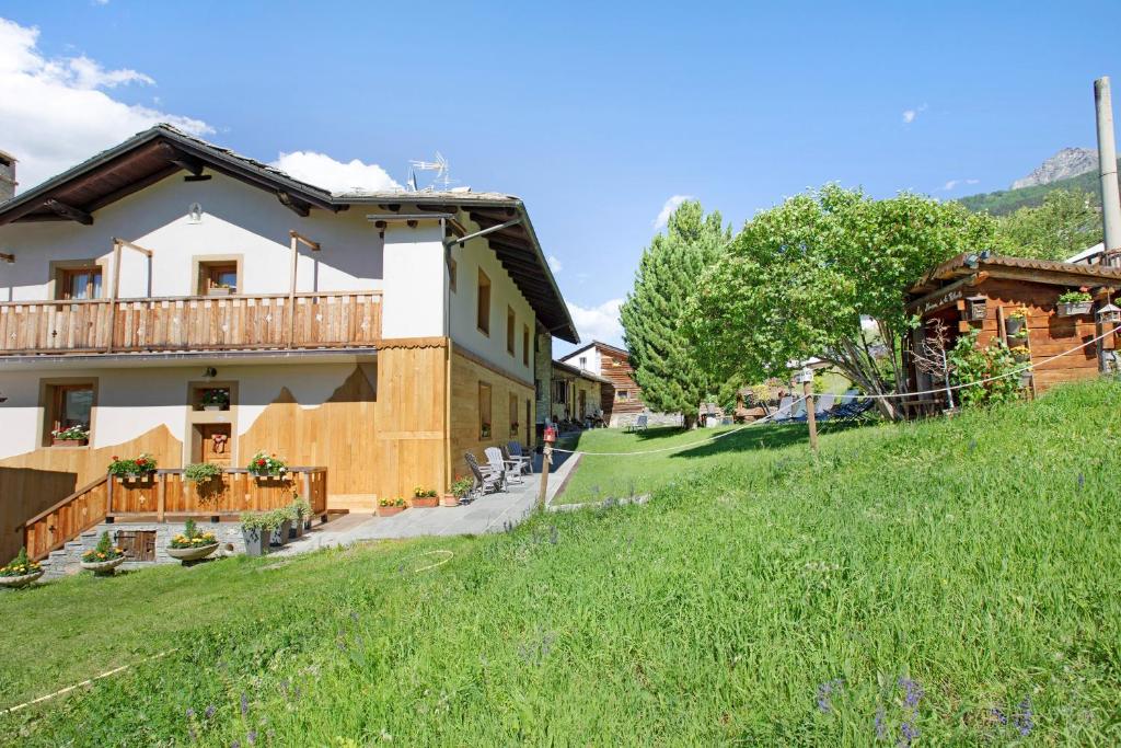 Maison Grange 4, Pila