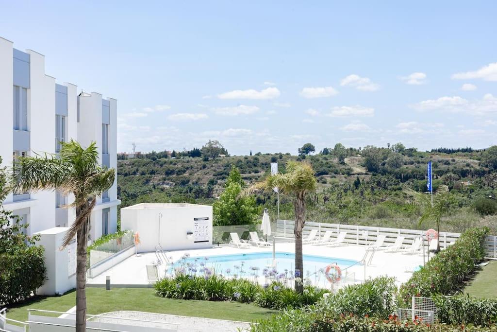 Stylish 3 bedroom Le Mirage close to beach RDR317 - 1