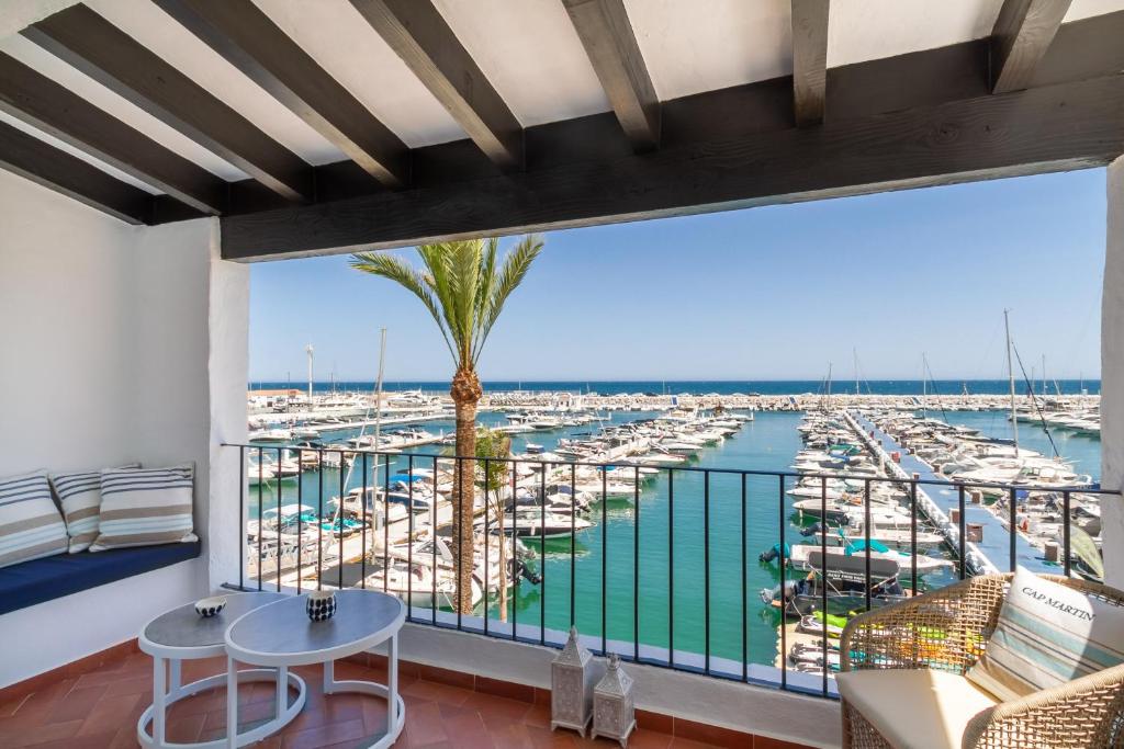 MARBELLA BANUS SUITES - Puerto Banus Marina Harbour Seafront Apartment - 5