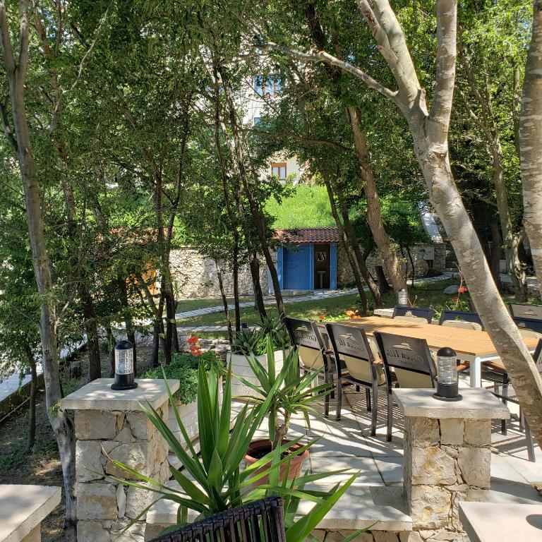 Green Hill Apartments - 2