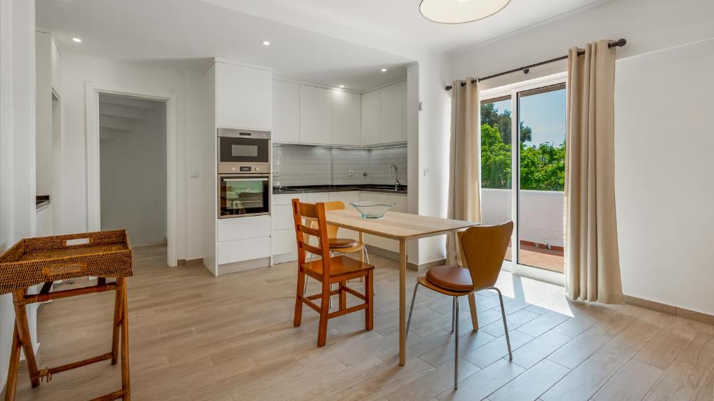 2 BDR Vilamoura Escape W Balcony by LovelyStay, Quarteira