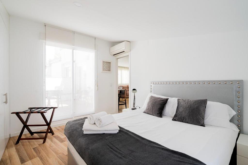 For You Rentals Precioso Apartamento TEMPORAL Preciados PRE105B - 2