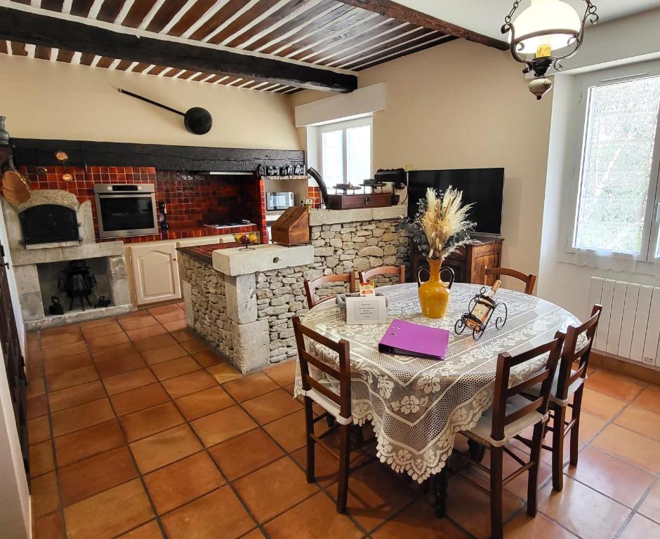 "La Massette du Cheval Blanc" Villa de caractère en pierre - 3
