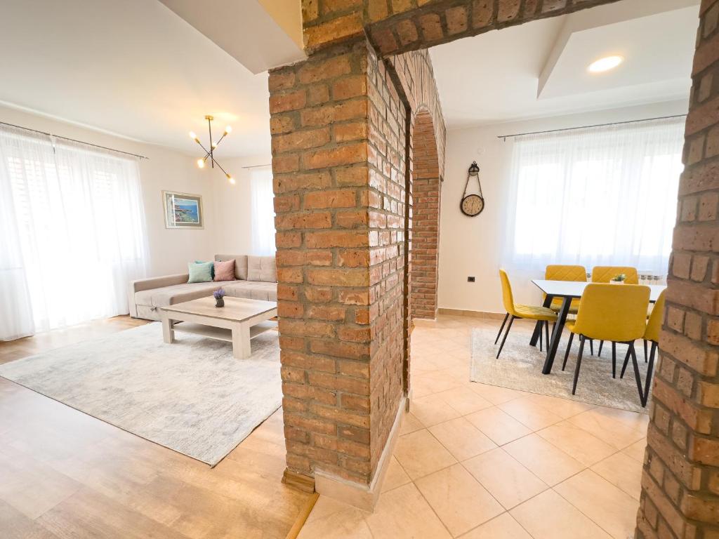Luxurious and Cosy Brick Apartment - Free private parking - 2