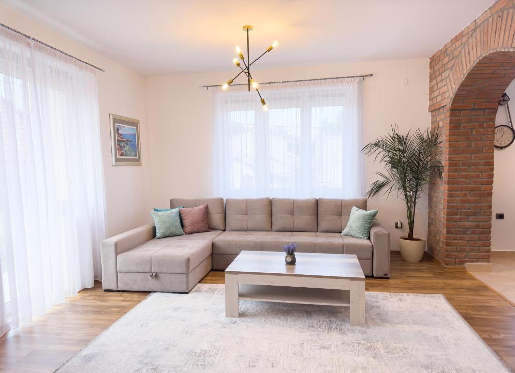 Luxurious and Cosy Brick Apartment - Free private parking - 4