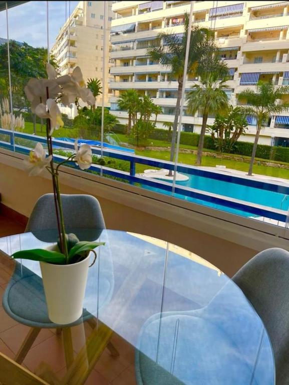 Room with private bathroom in shared apartment, Marbella
