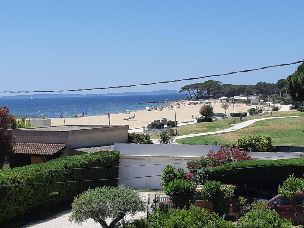 à moins de 100 m de la plage à pied - 1