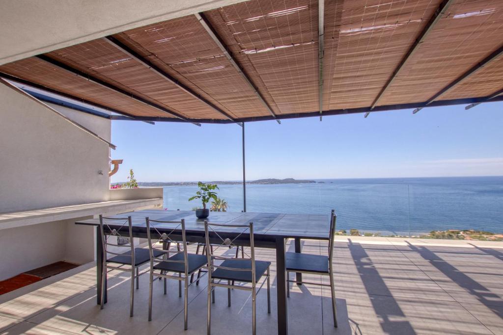 VILLA L'OISEAU BLEU 220m2 VUE MER 180, GIENS & Porquerolles - Studio - 1