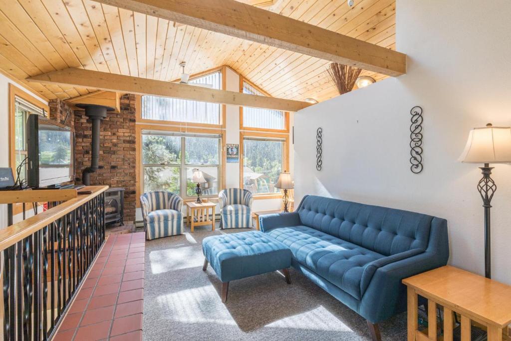 Alpenglow Unit 2 Laughing Magpie, Ouray