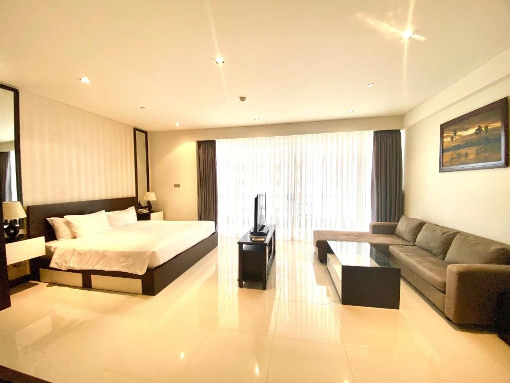 Rozy Apartment in City Center with Sea View