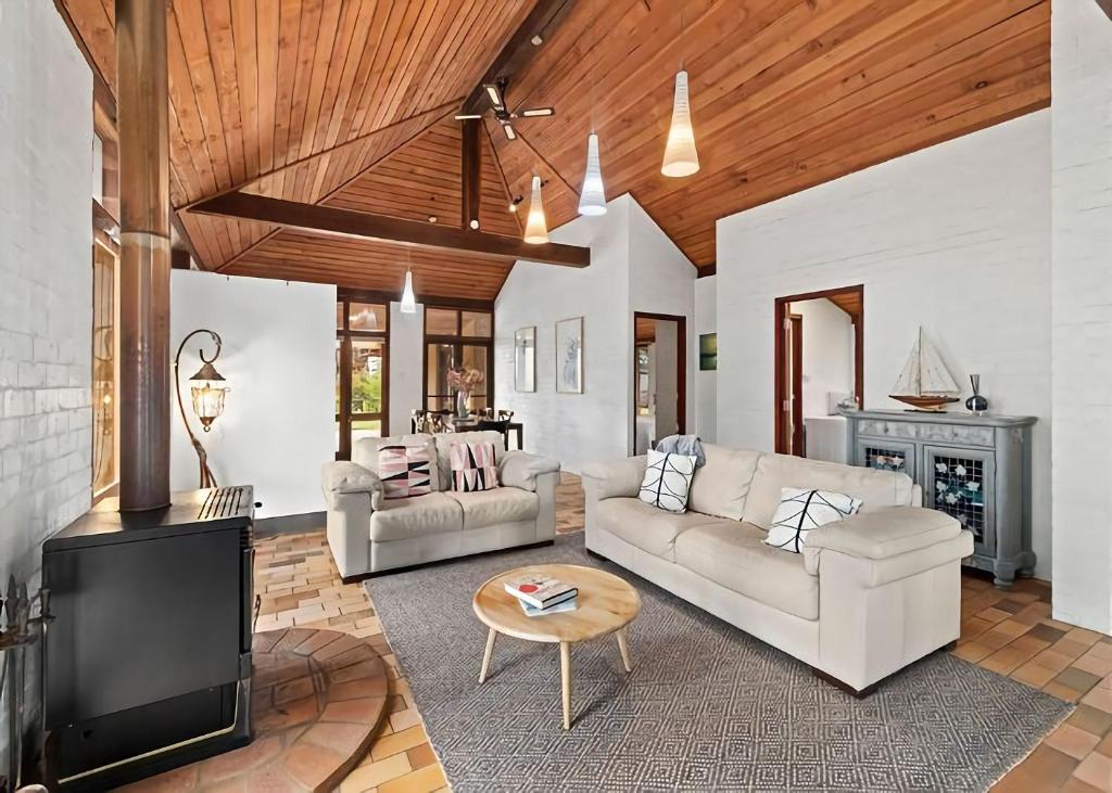 Sand at Broulee managed by Batemans Bay Accom, Broulee