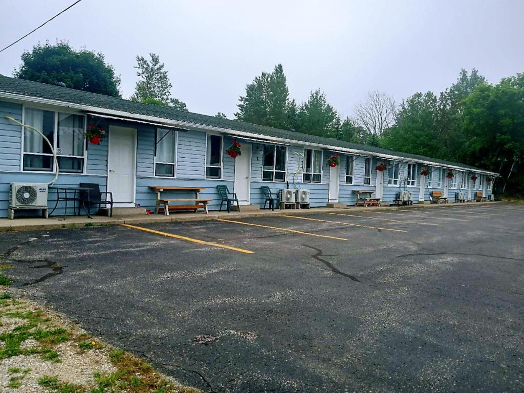 Stop 21 Motel photo