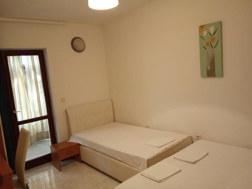 Solar Apartments - 4