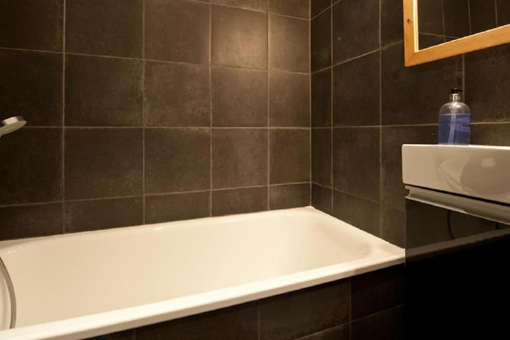 Chalet Fegguese - 4 bedroom chalet with hot-tub - 4