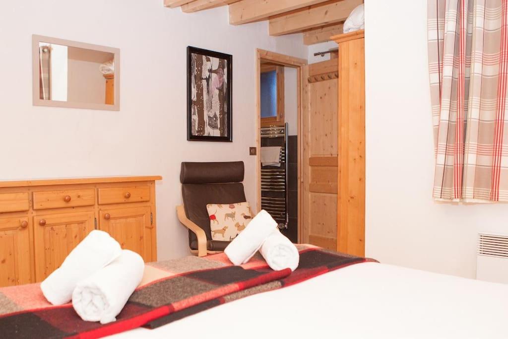 Chalet Fegguese - 4 bedroom chalet with hot-tub - 5
