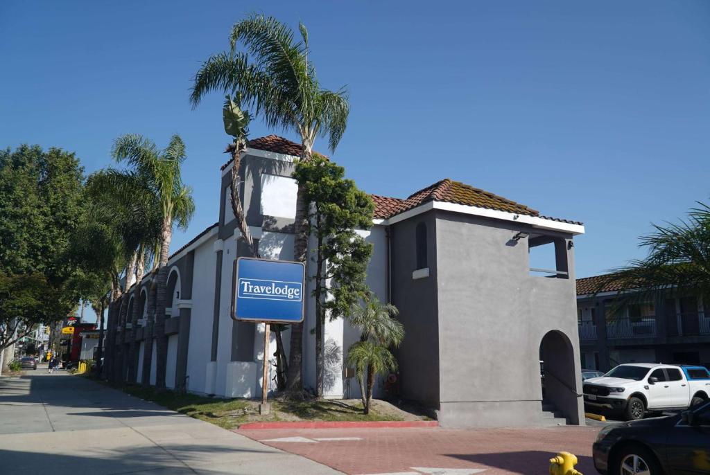 Travelodge by Wyndham Whittier photo