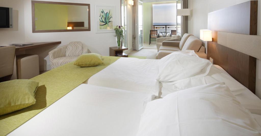 Superior szoba kétszemélyes ággyal - erkéllyel és kilátással a tengerre 