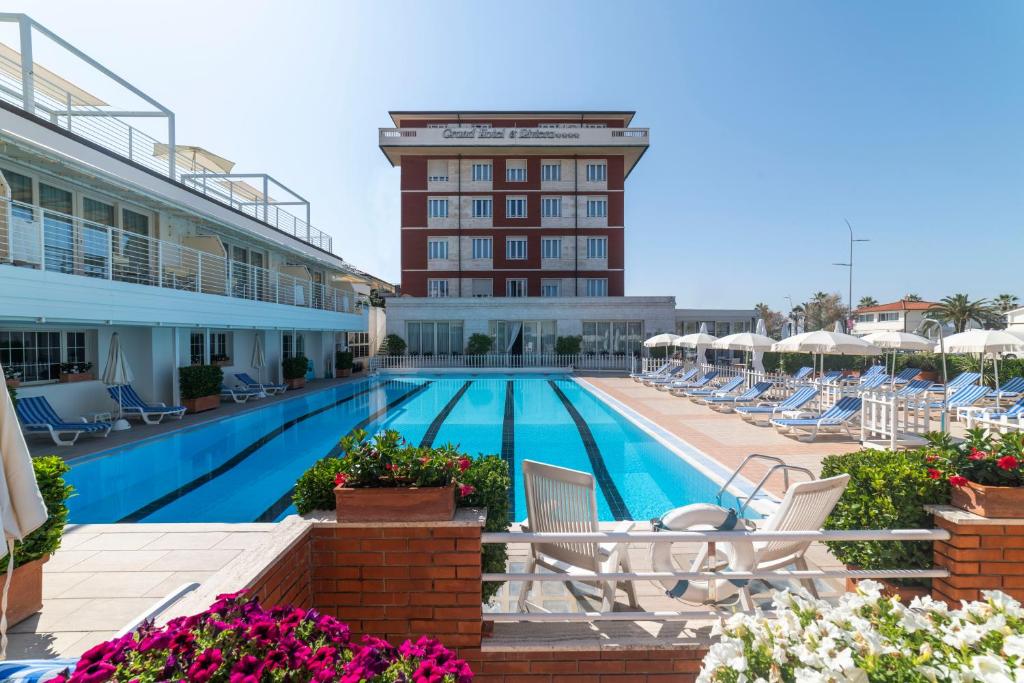 Grand Hotel & Riviera photo