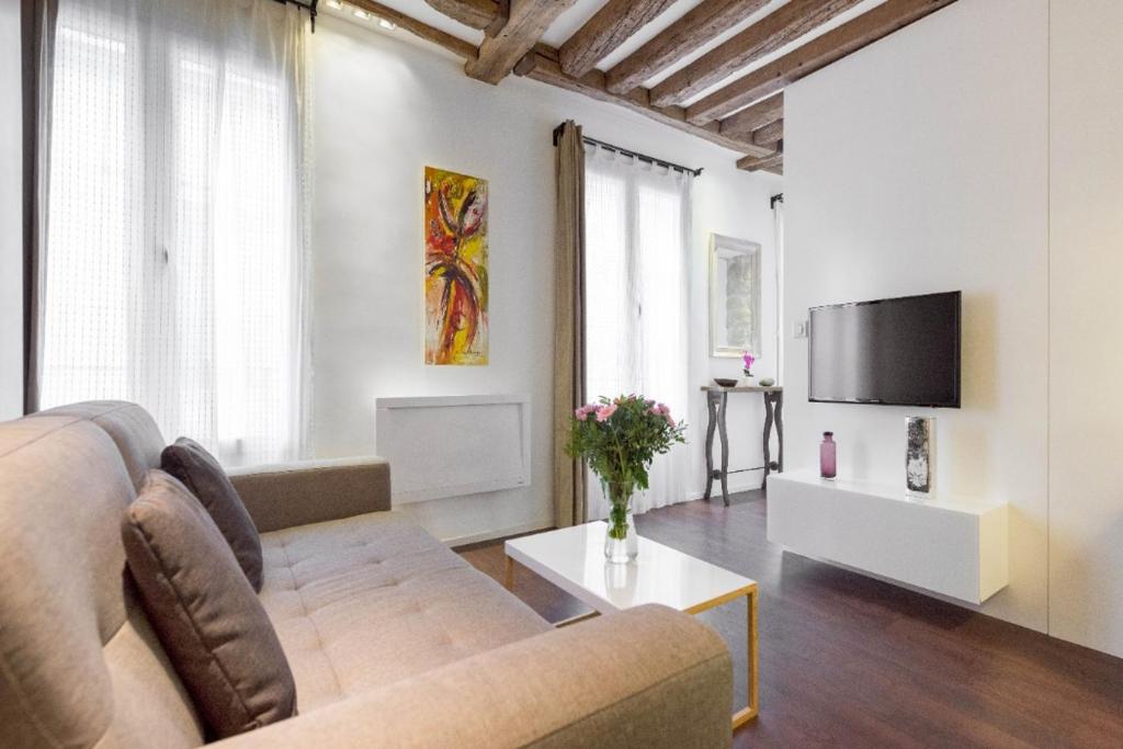 MONTORGUEIL CHARMING APARTMENT - 3