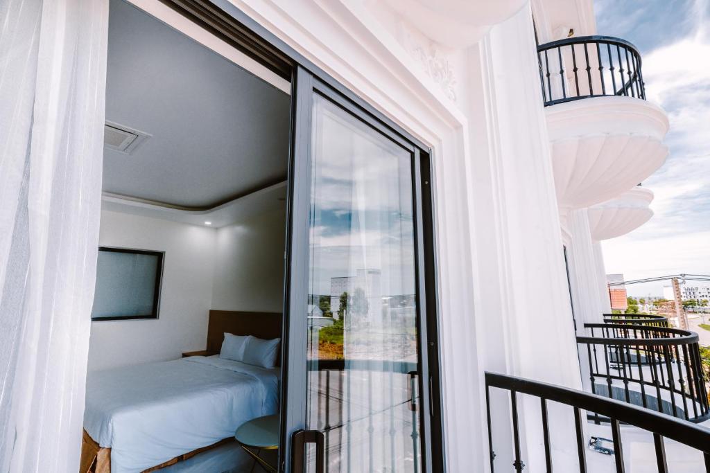 SUNRISE Hotel HA TIEN