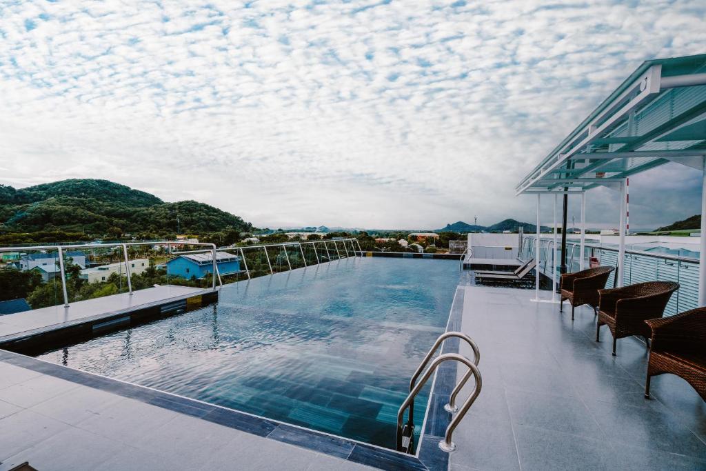 SUNRISE Hotel HA TIEN