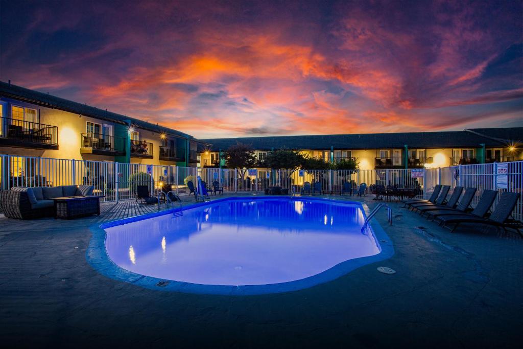 Hotel Elev8 Flagstaff I-40 Exit 198 Butler Ave photo