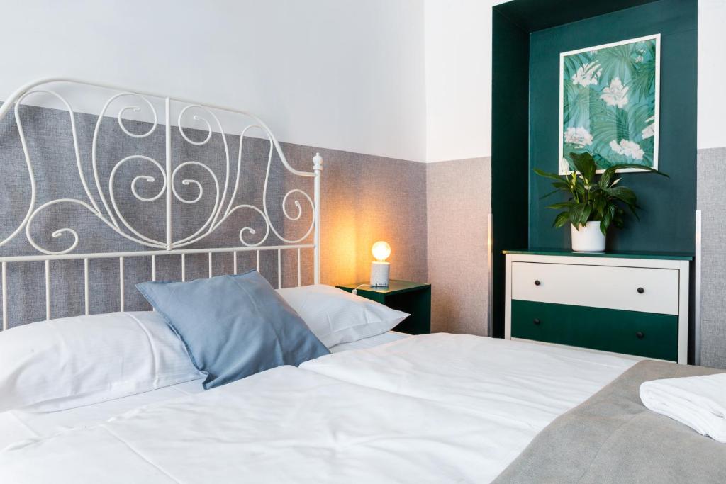 Friendhouse Apartments Starovislna — Hotel in Kraków