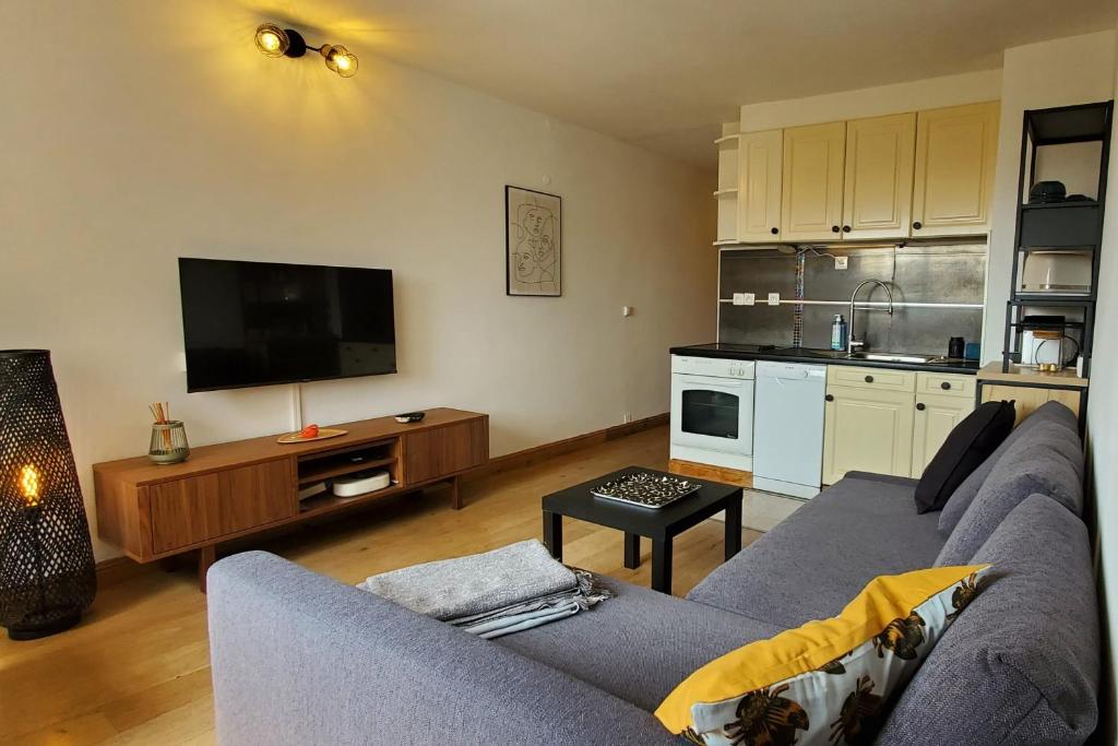 Modern T2 near train station with swimming pool - 4