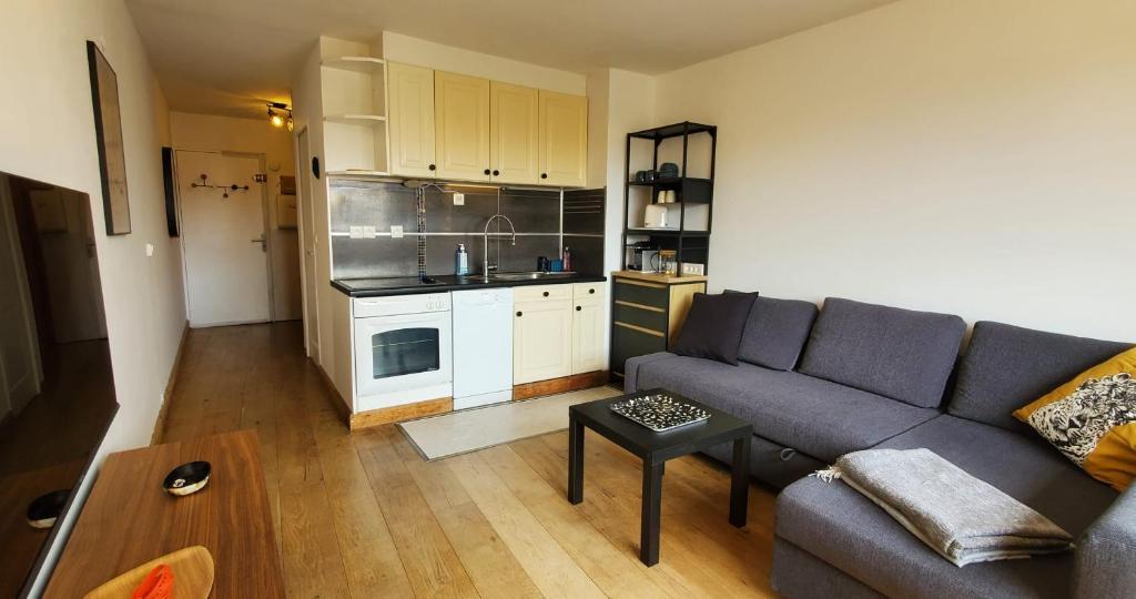 Modern T2 near train station with swimming pool - 3