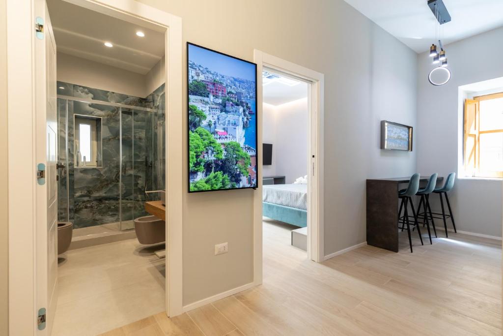 Seven Winds Suite, Neapol