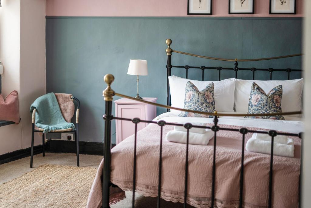 Redesdale View, High Street with Private Garden, Moreton in Marsh