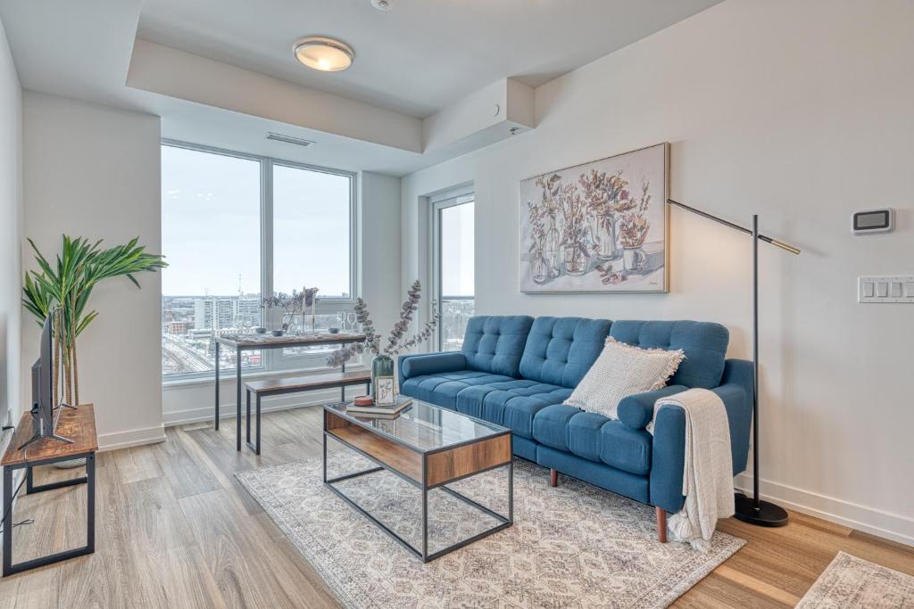 2 Bedroom, 2 Bath Stunning Condo - heart of Kitchener Downtown, Kitchener