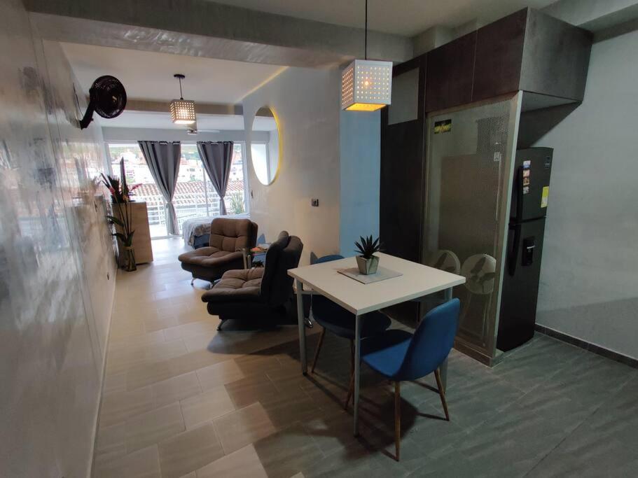 Design Studio Apartment with balcony and view in central and quiet area - 5