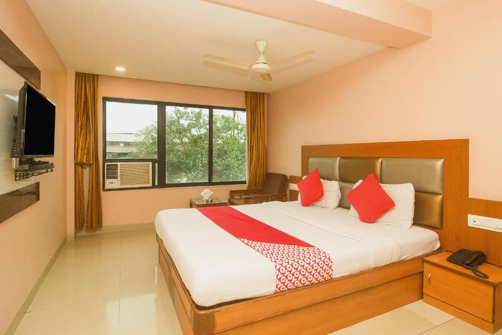 OYO Hotel Sarovar Grand photo
