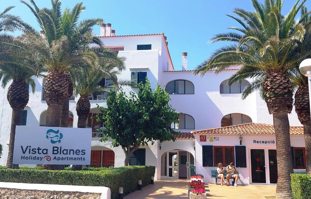 O7 Vista Blanes — Hotel building in Cala'n Blanes, Balearic Islands