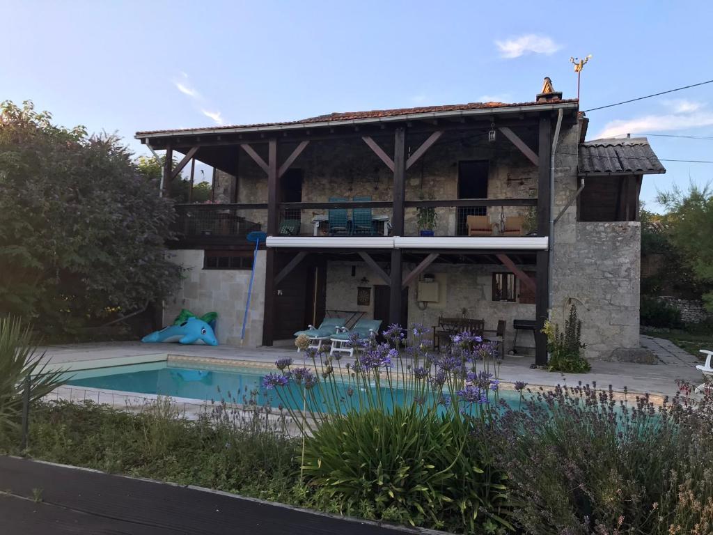 Cottage avec piscine privée et belle vue