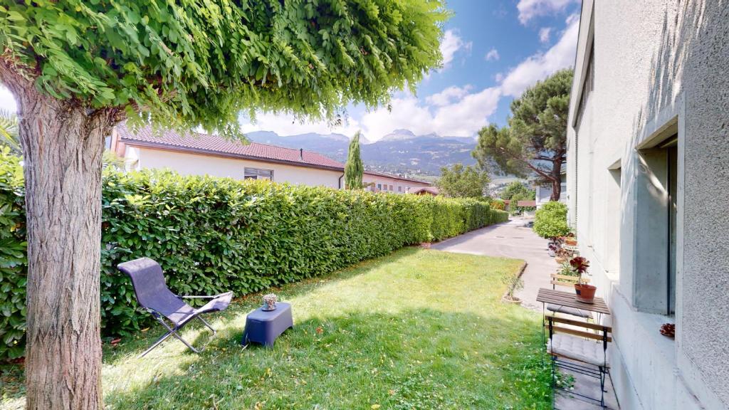 Spacious studio in a quiet area of Sierre - 5