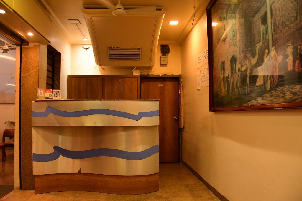 3. Hotel Re..
